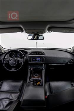 جاكوار إف-بيس